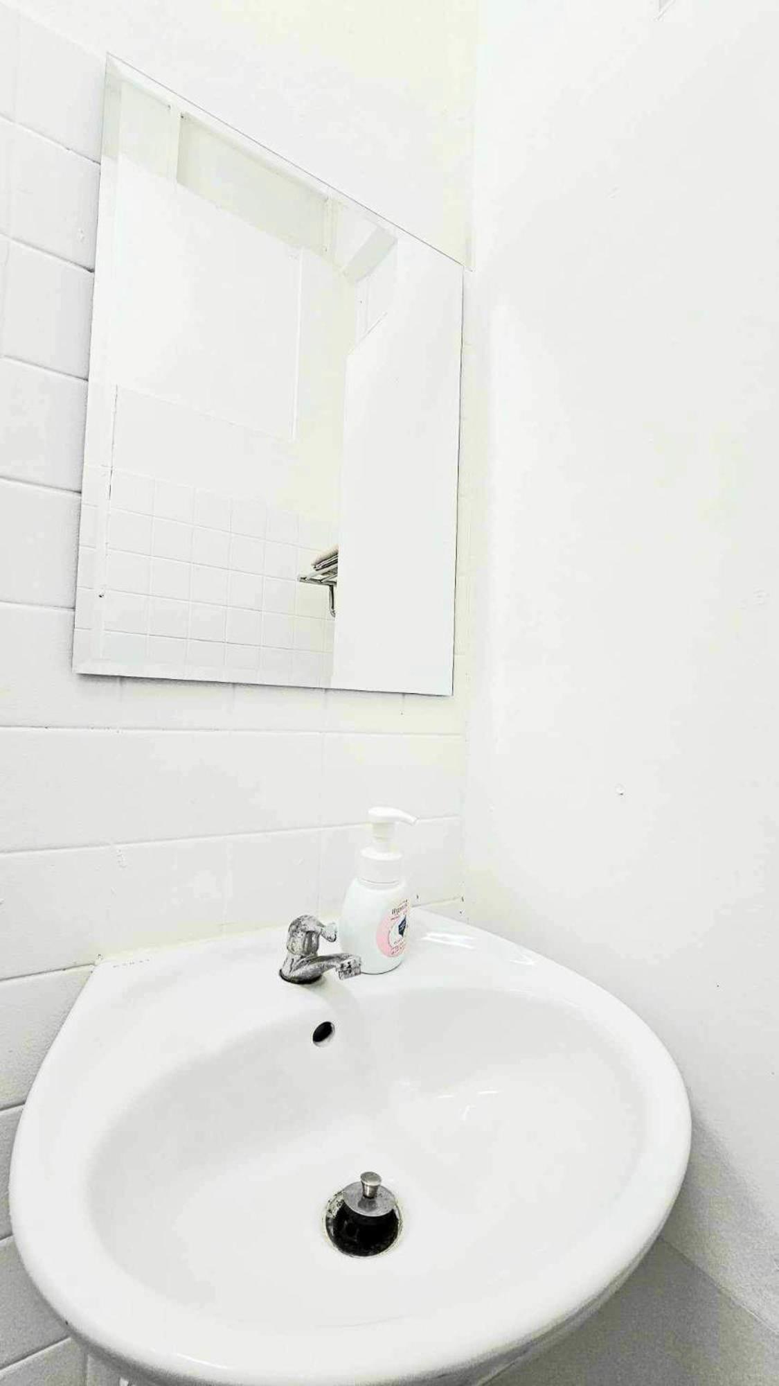 W District Guesthouse Bangkok Esterno foto