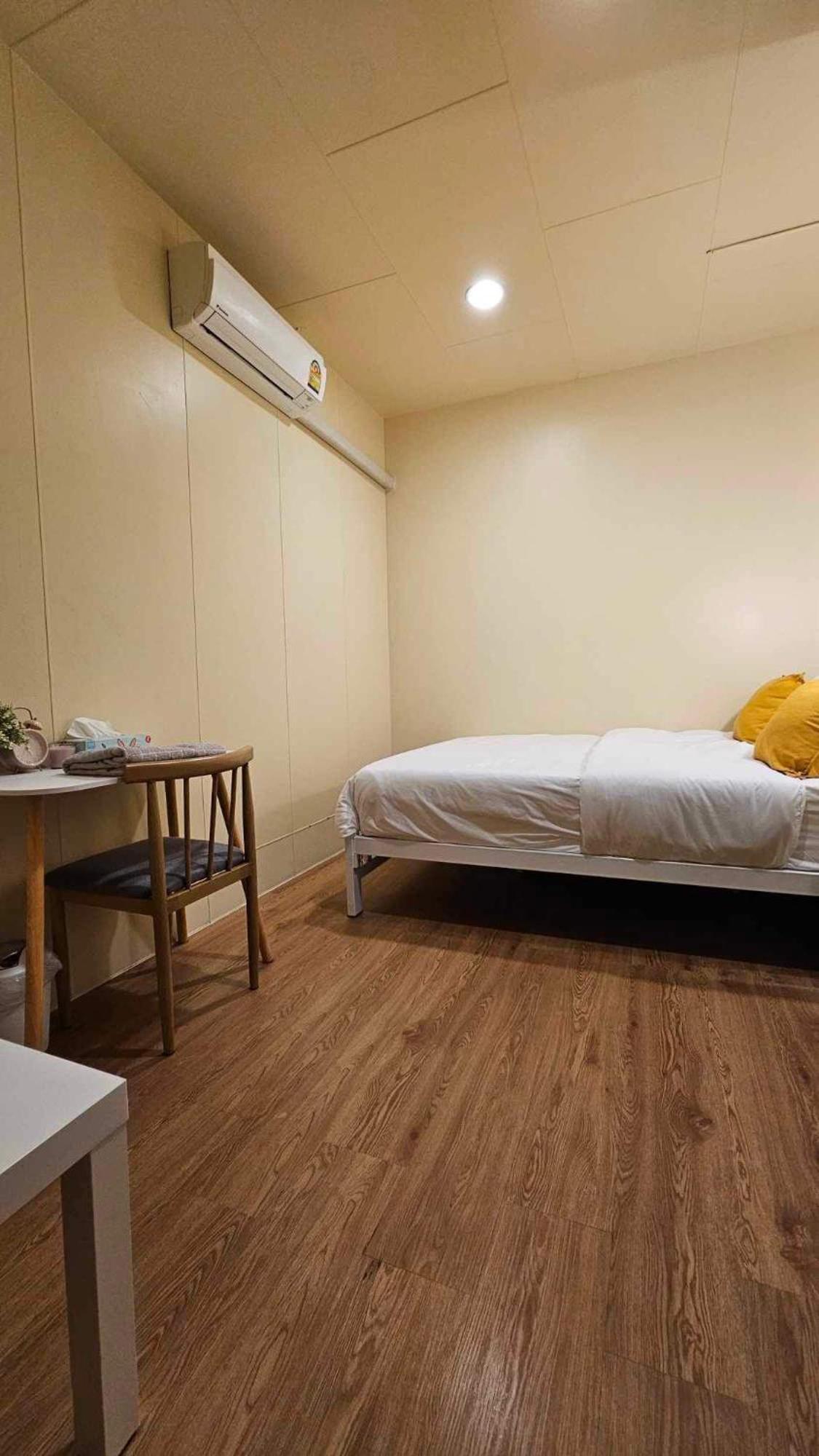 W District Guesthouse Bangkok Esterno foto