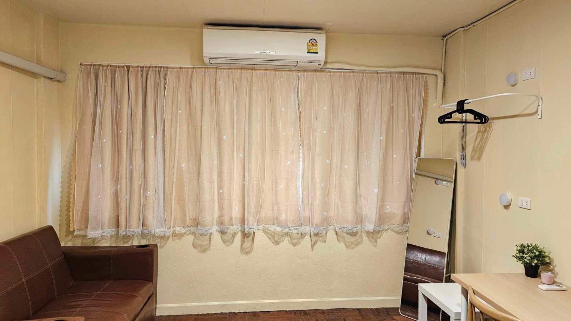 W District Guesthouse Bangkok Esterno foto